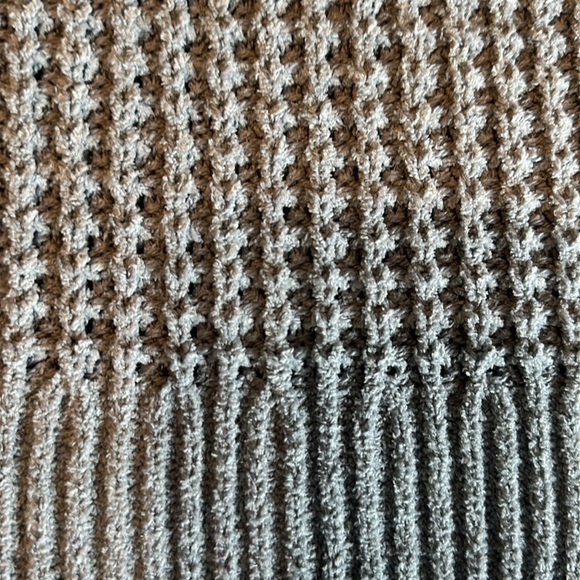 American Eagle Cable Knit Sweater Pullover Size XS Grayish - Picture 9 of 9